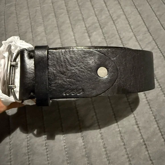 NWT American Eagle Outfitters
Black Leather Belt With Silver Tone Peace Buckle - Picture 2 of 4